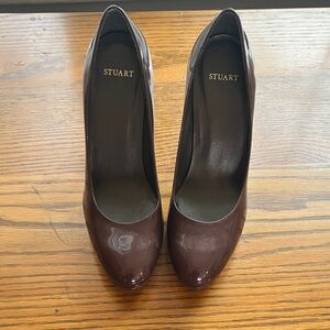 Stuart Weitzman Glossy Brown Patent Leather Pumps